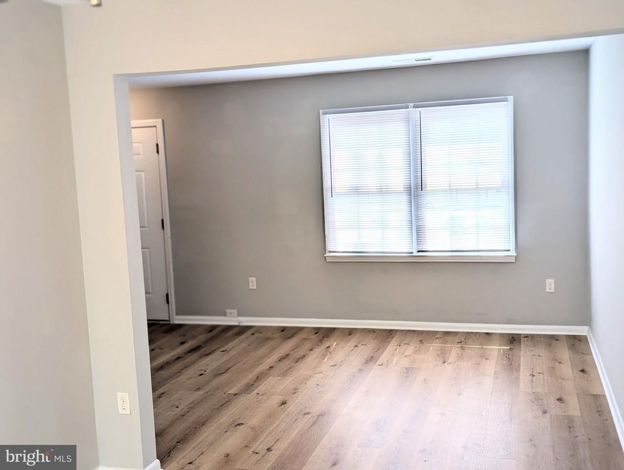 4164 Hamlin Ct - Photo 4 of 20