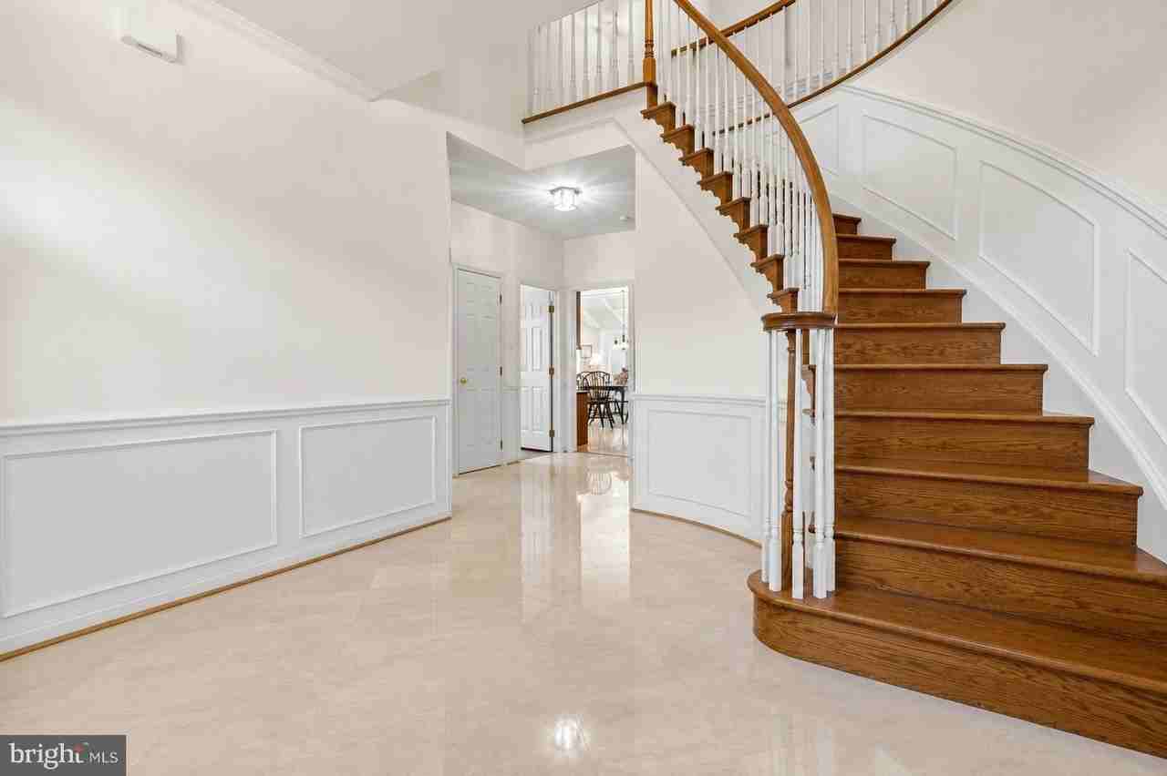 4804 Leighfield Valley Dr - Photo 2 of 24