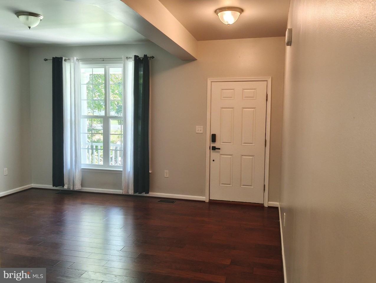 2913 Lakeview Pkwy - Photo 4 of 41