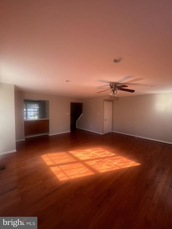 7419 Courtland Cir - Photo 4 of 16