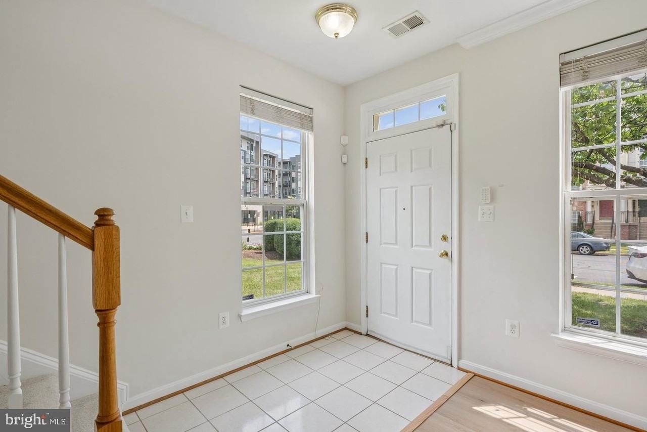 15503 John Diskin Cir #32 - Photo 5 of 37