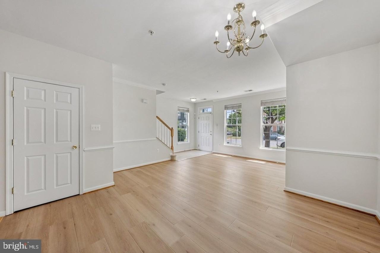 15503 John Diskin Cir #32 - Photo 6 of 37