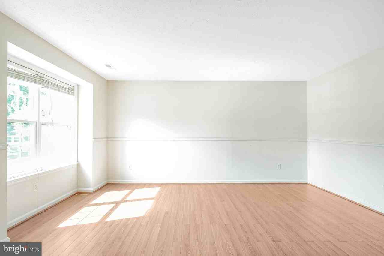 10502 Guilderland Ct - Photo 5 of 27