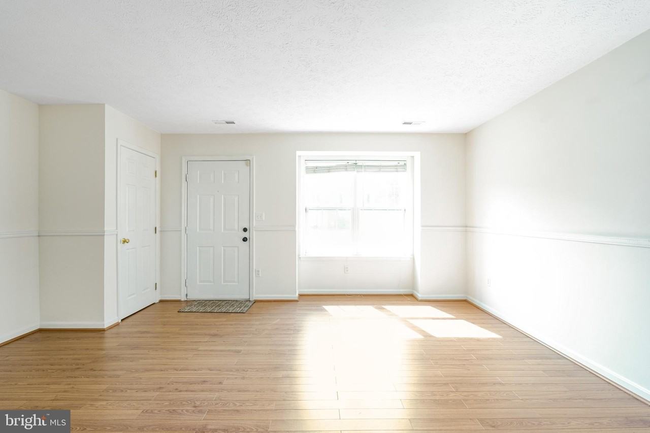 10502 Guilderland Ct - Photo 6 of 27