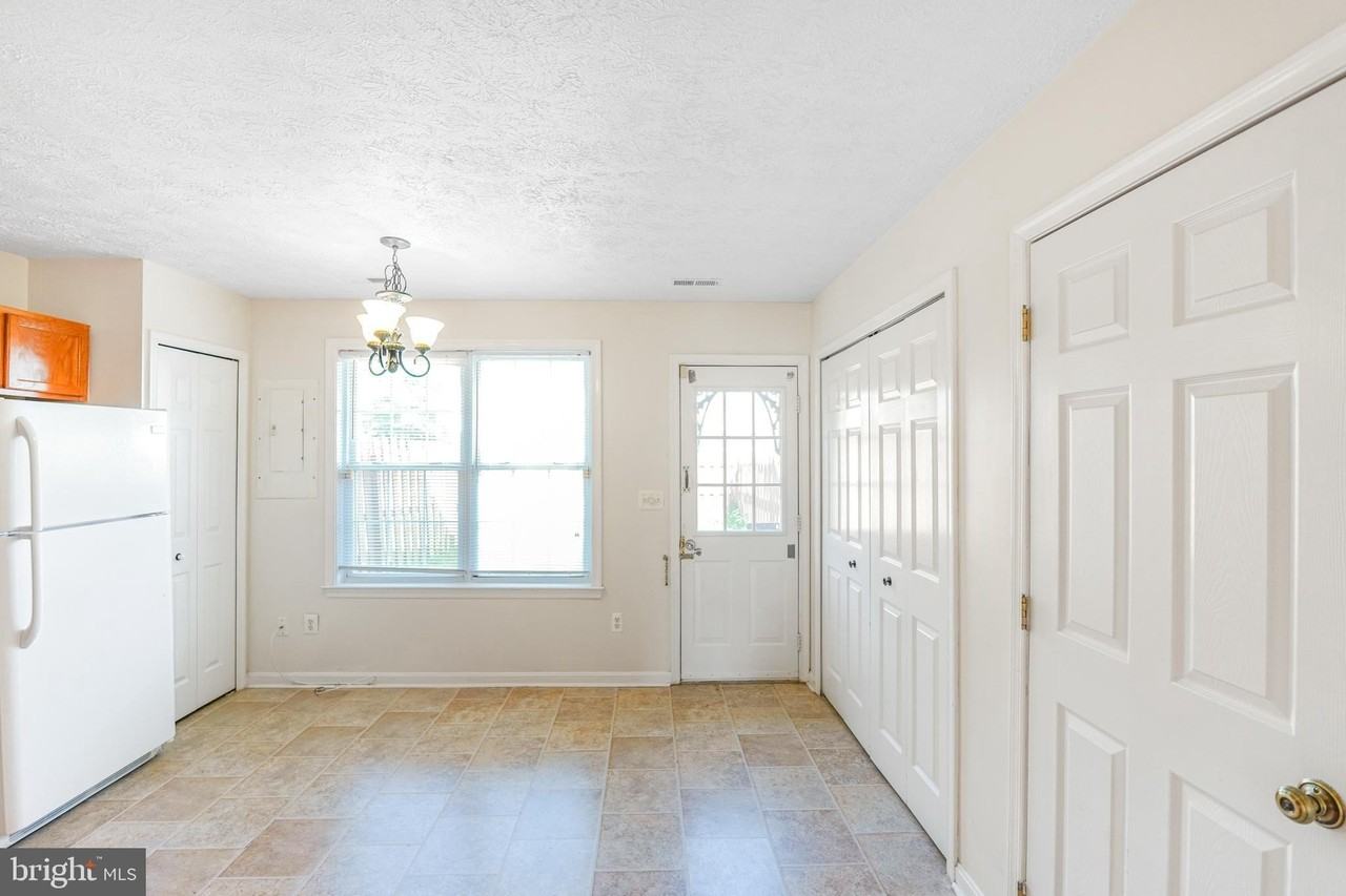 10502 Guilderland Ct - Photo 7 of 27