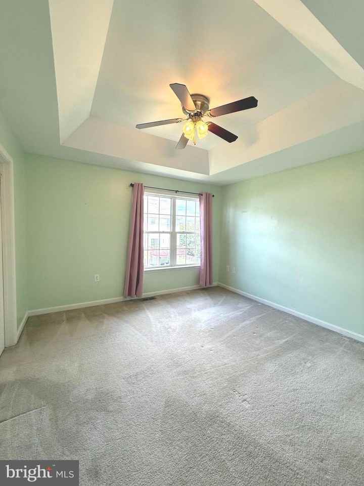 232 Morlatt Ln - Photo 2 of 27