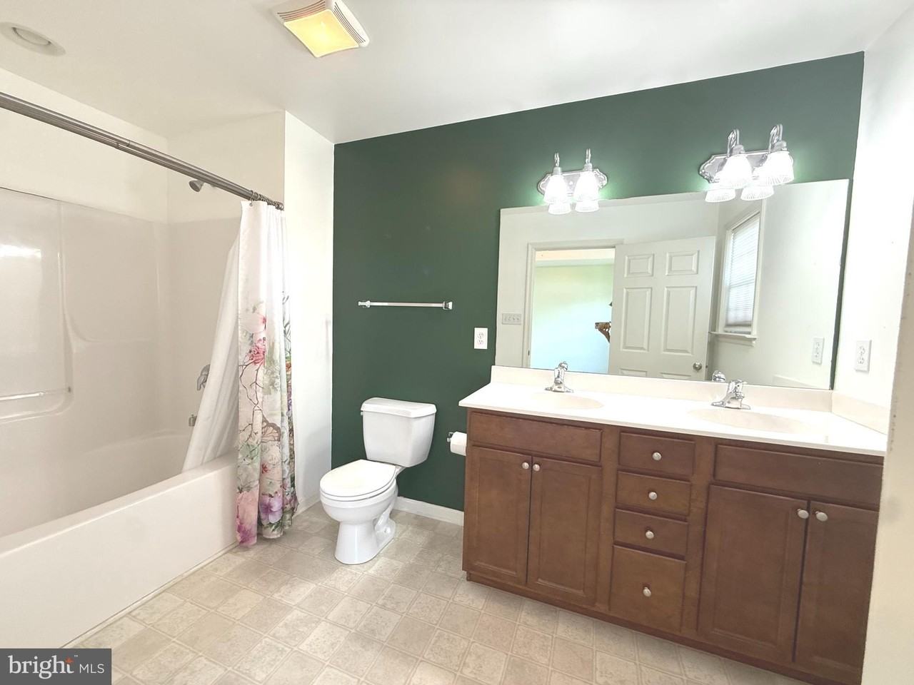 232 Morlatt Ln - Photo 4 of 27