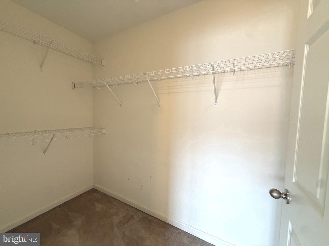 232 Morlatt Ln - Photo 7 of 27
