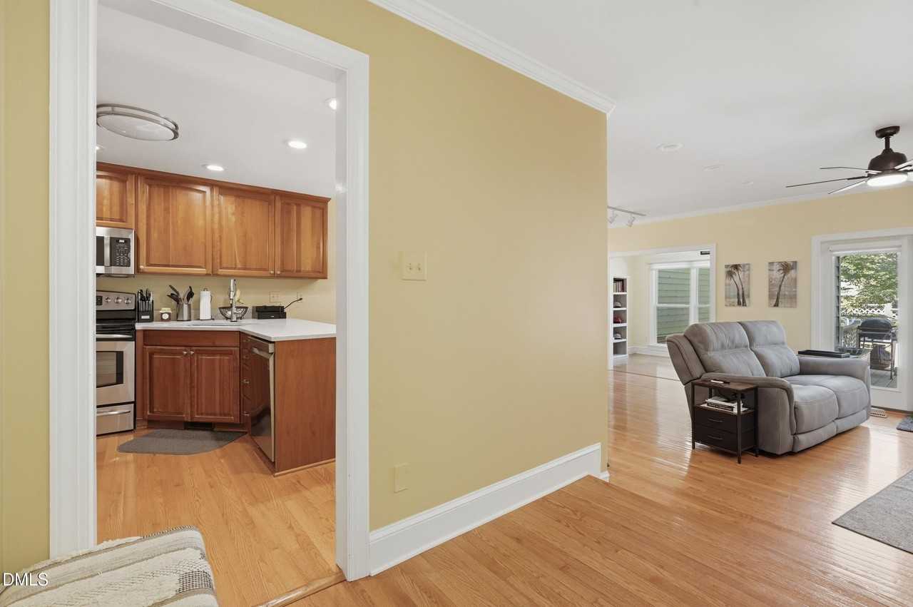 7514 Wellesley Park S - Photo 6 of 45