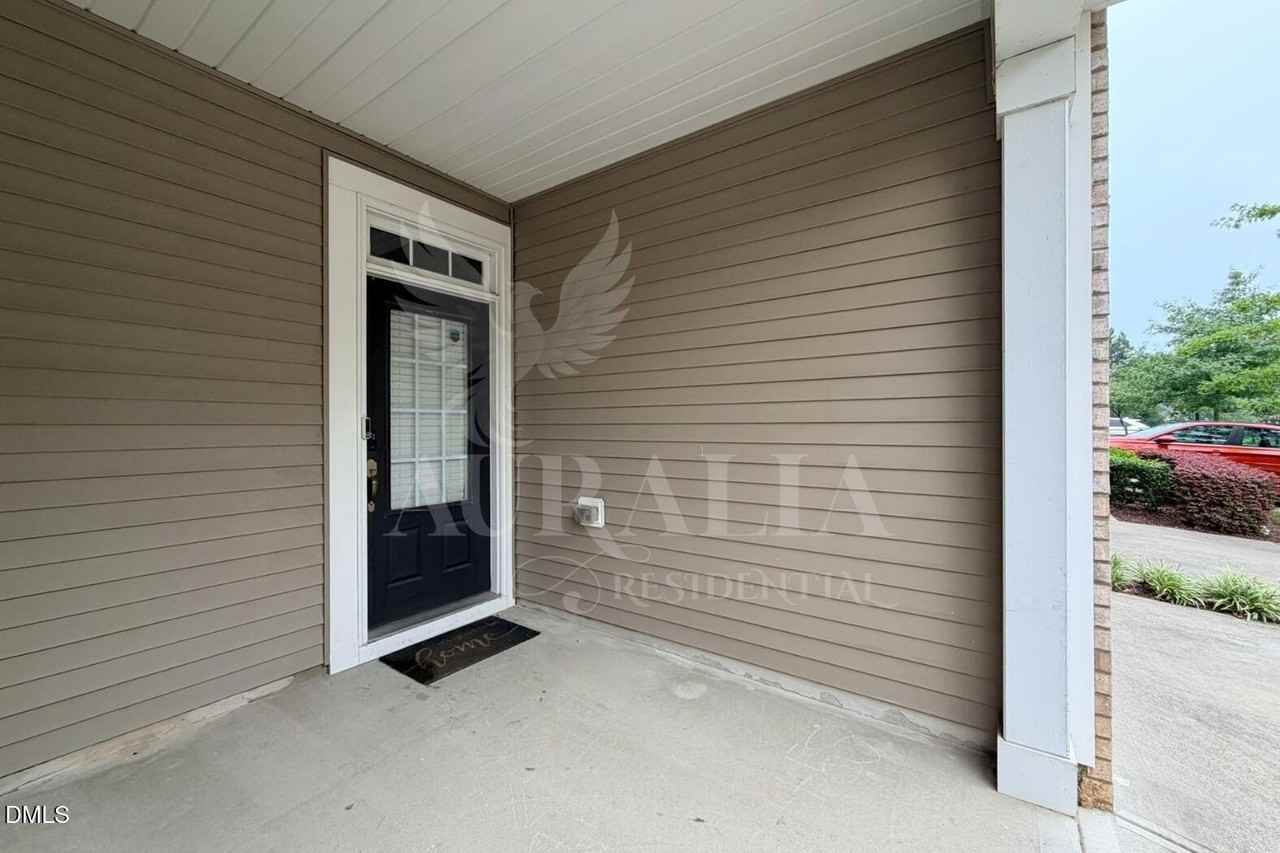 907 Saratoga Dr - Photo 4 of 15