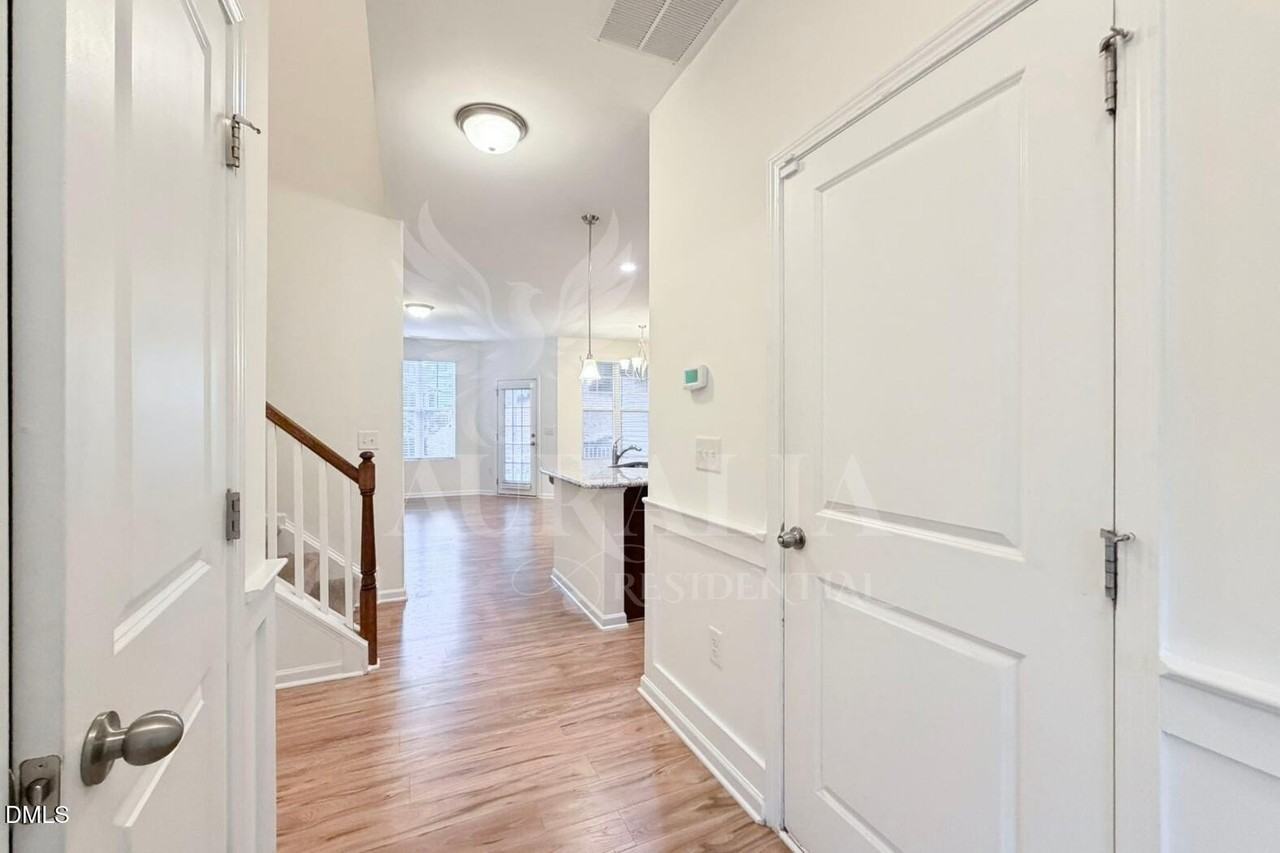 907 Saratoga Dr - Photo 5 of 15