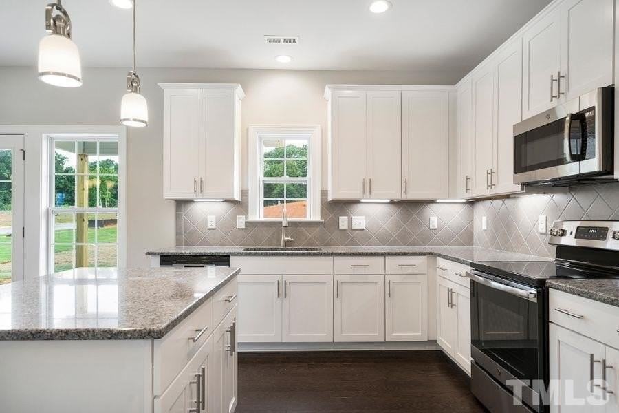1111 Clearwood Ln - Photo 4 of 11