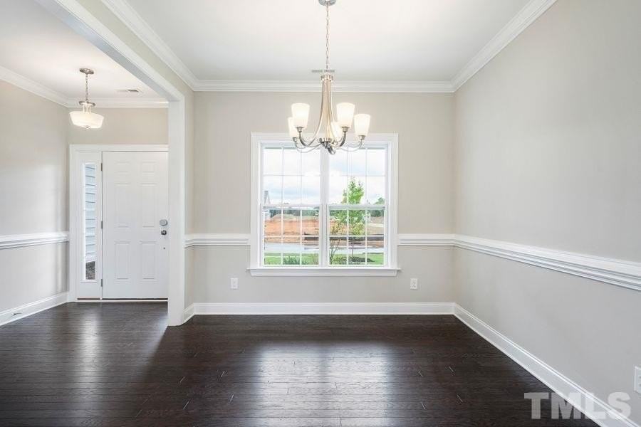 1111 Clearwood Ln - Photo 5 of 11