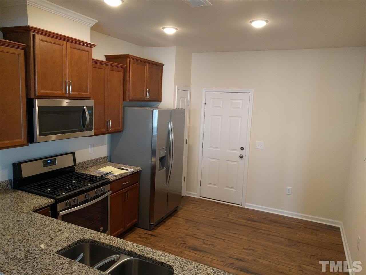 1007 Mirbeck Ln - Photo 4 of 14