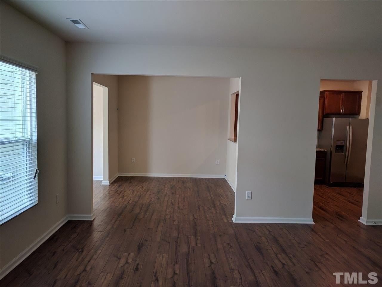 1007 Mirbeck Ln - Photo 6 of 14