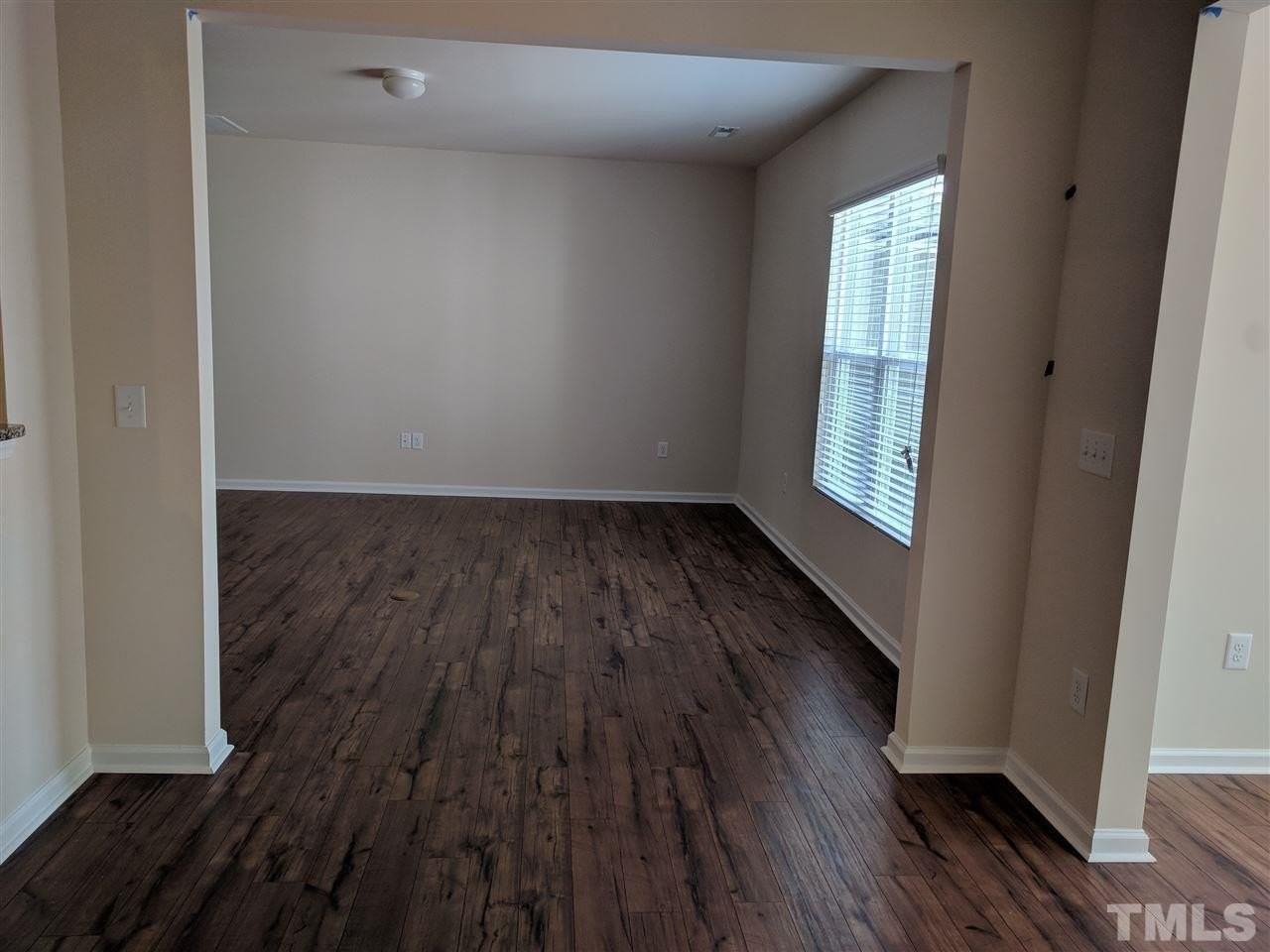 1007 Mirbeck Ln - Photo 7 of 14
