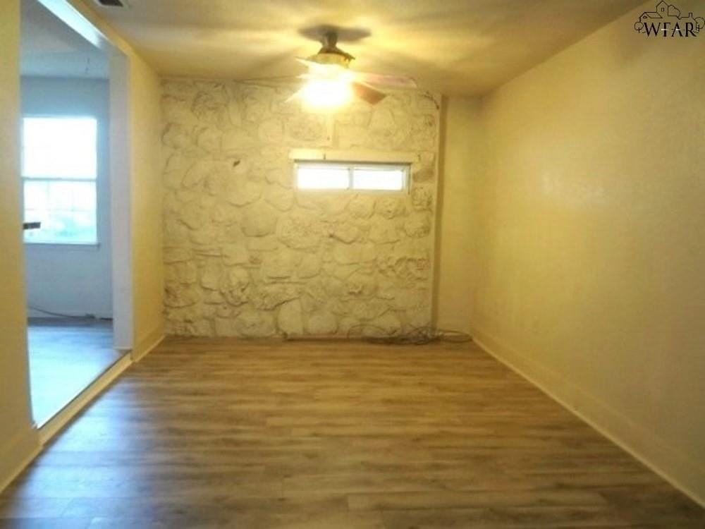 1616 Longview St - Photo 2 of 14