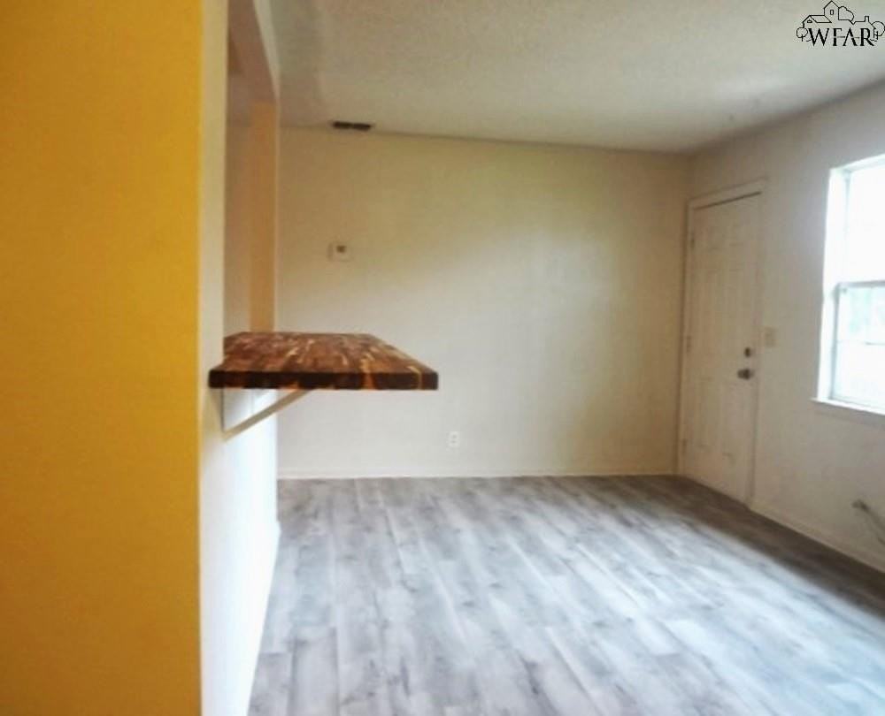 1616 Longview St - Photo 3 of 14