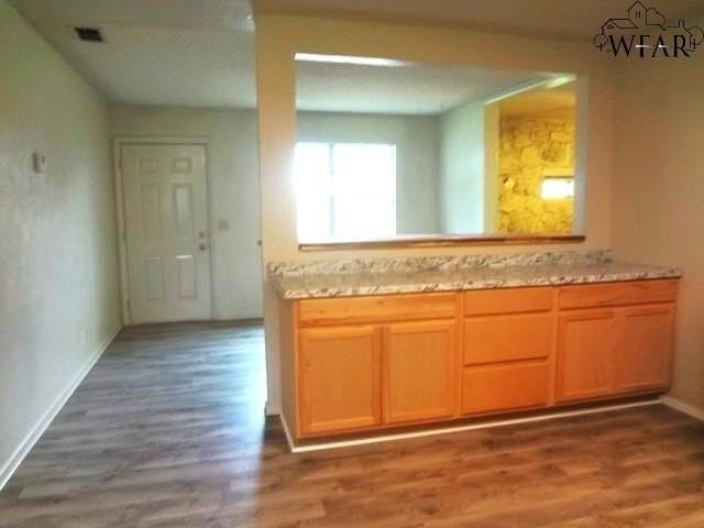 1616 Longview St - Photo 5 of 14