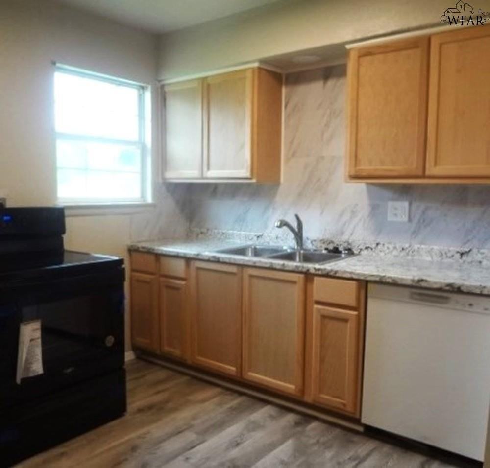 1616 Longview St - Photo 6 of 14