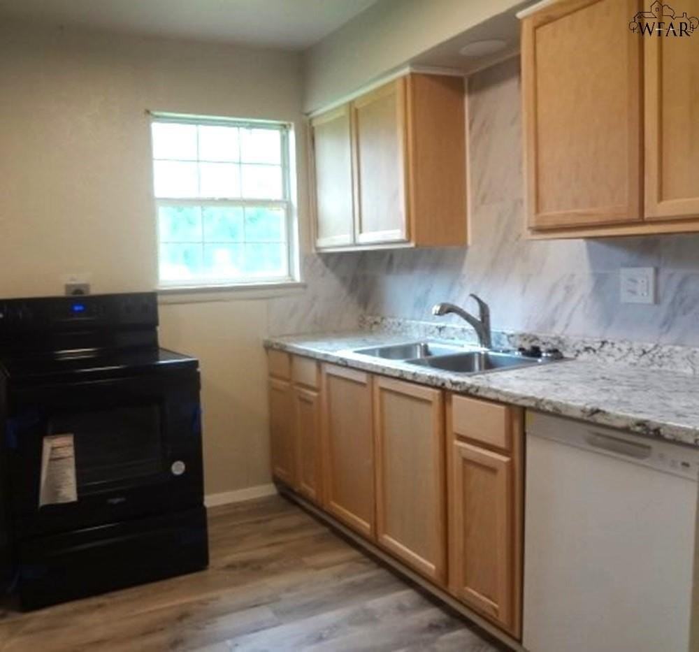 1616 Longview St - Photo 7 of 14