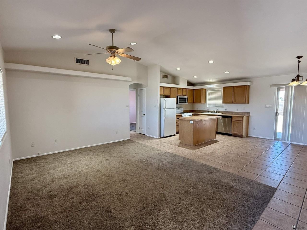 11800 E Eclipse Ct - Photo 2 of 16