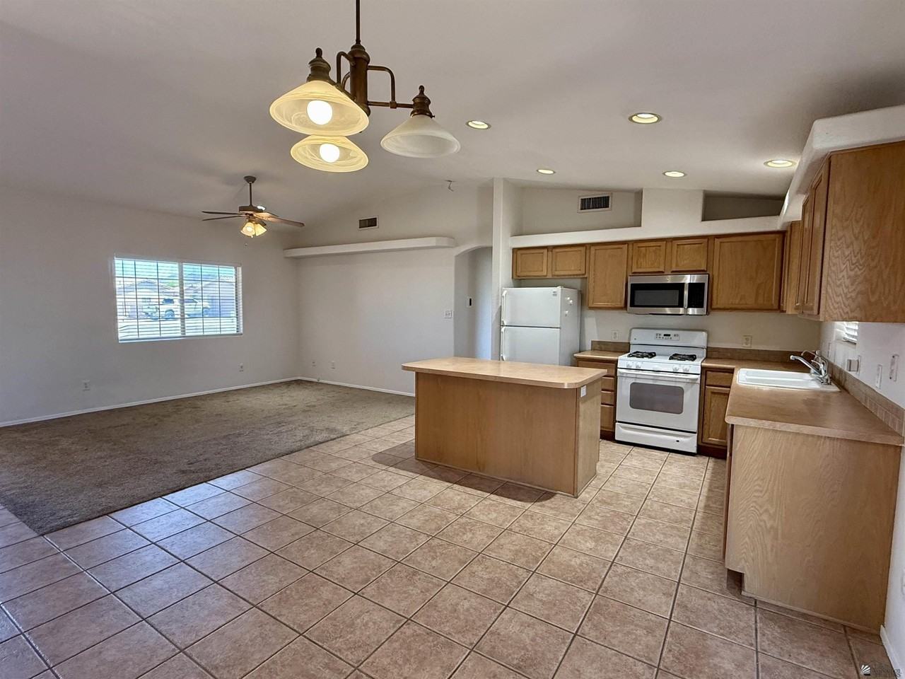 11800 E Eclipse Ct - Photo 3 of 16