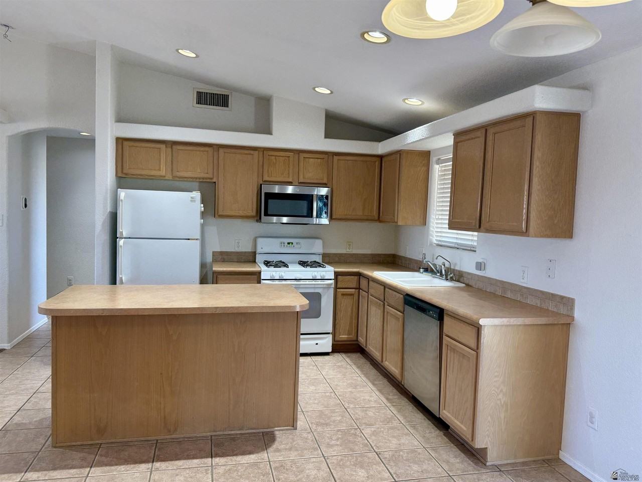 11800 E Eclipse Ct - Photo 4 of 16