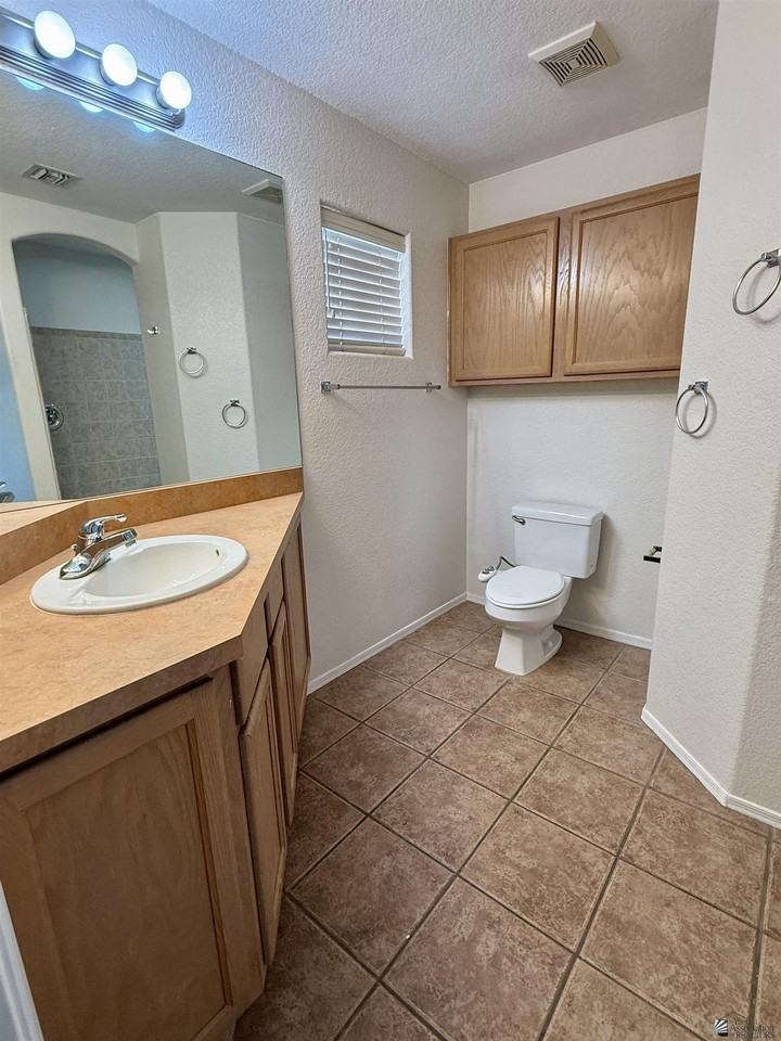 11800 E Eclipse Ct - Photo 6 of 16