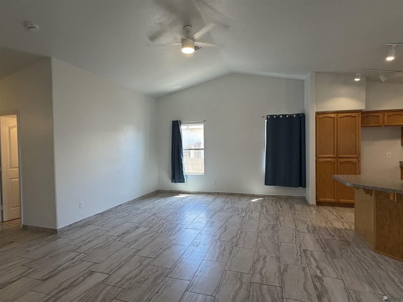 4093 W 17th St - Photo 5 of 30
