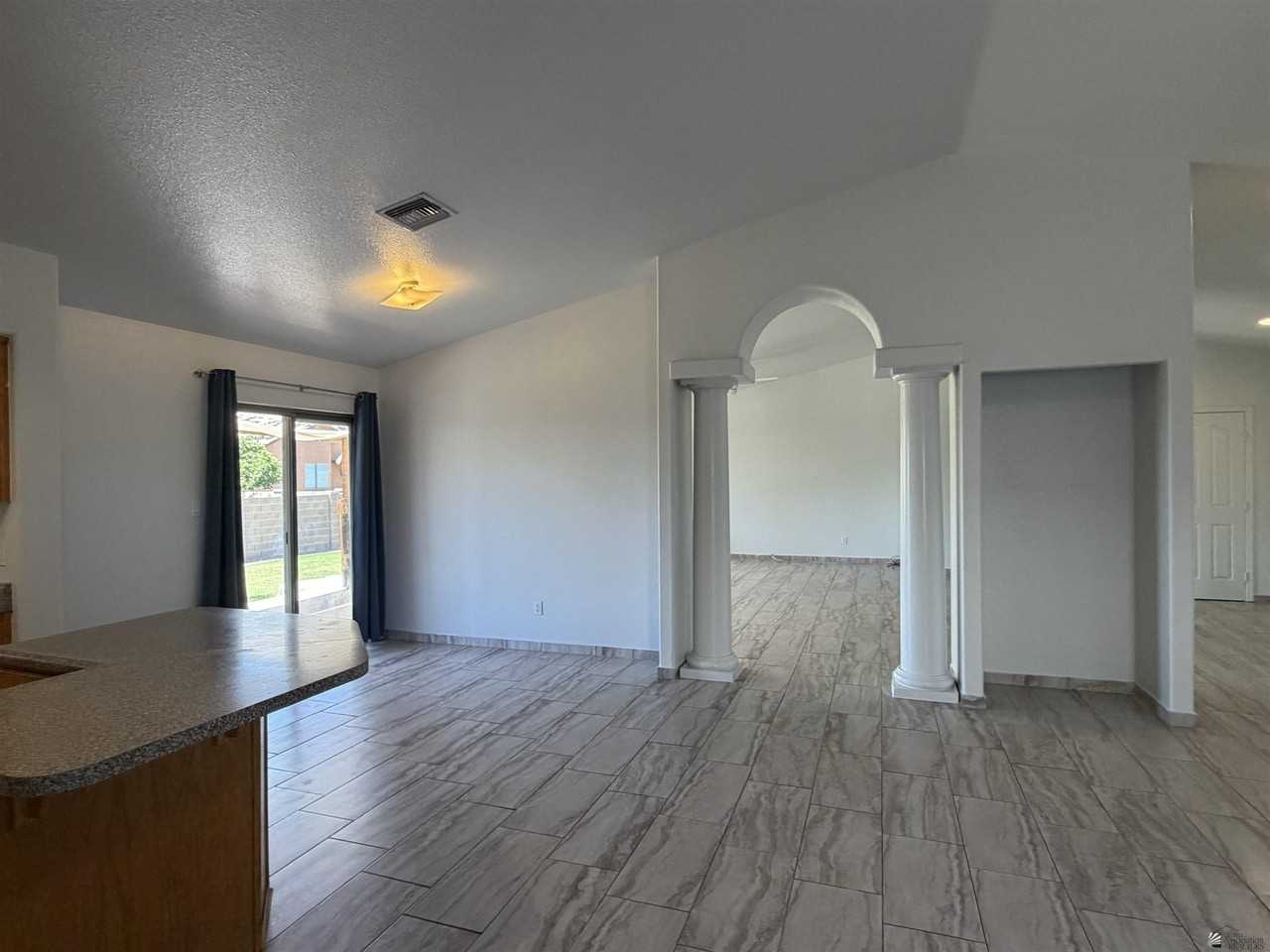 4093 W 17th St - Photo 7 of 30