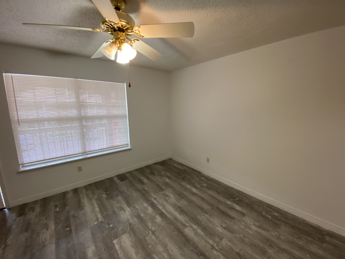 2807 Bradford Pl Nw #4 - Photo 2 of 8