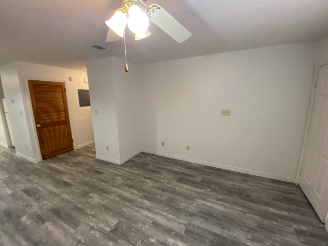 2807 Bradford Pl Nw #4 - Photo 3 of 8