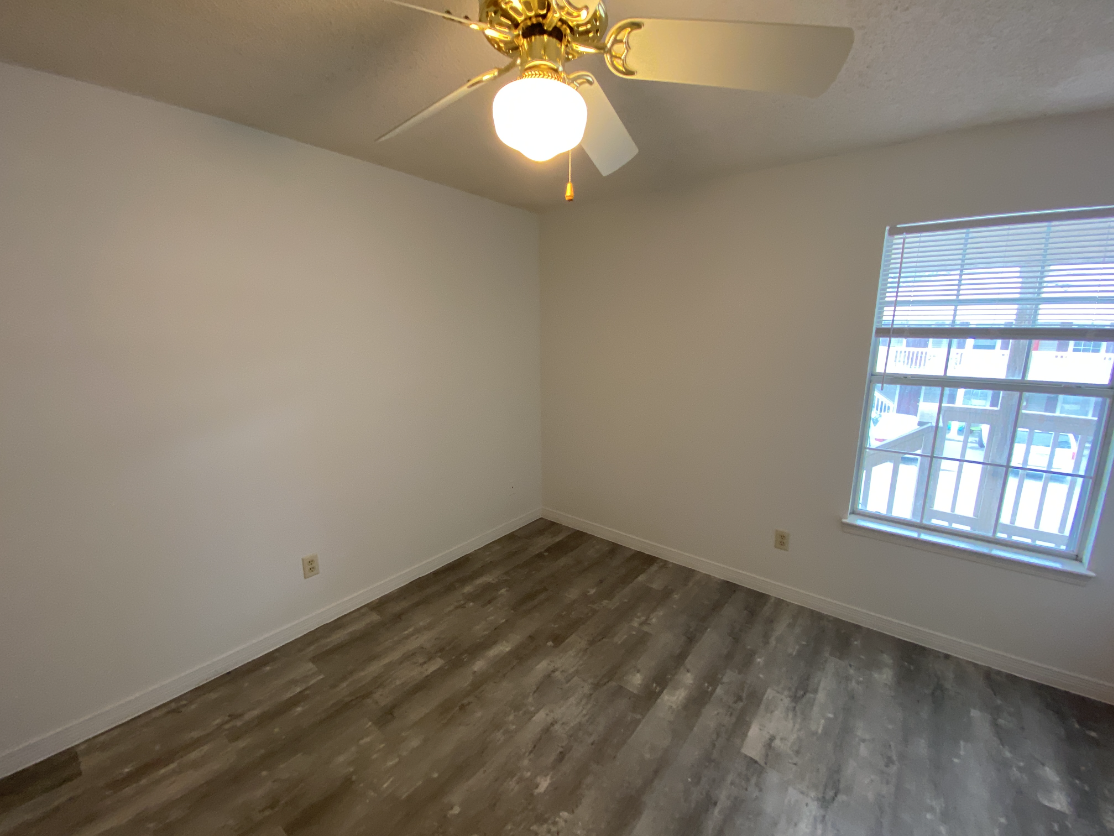 2807 Bradford Pl Nw #4 - Photo 7 of 8