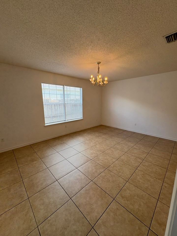 953 Southern Oaks Ct - Photo 4 of 18