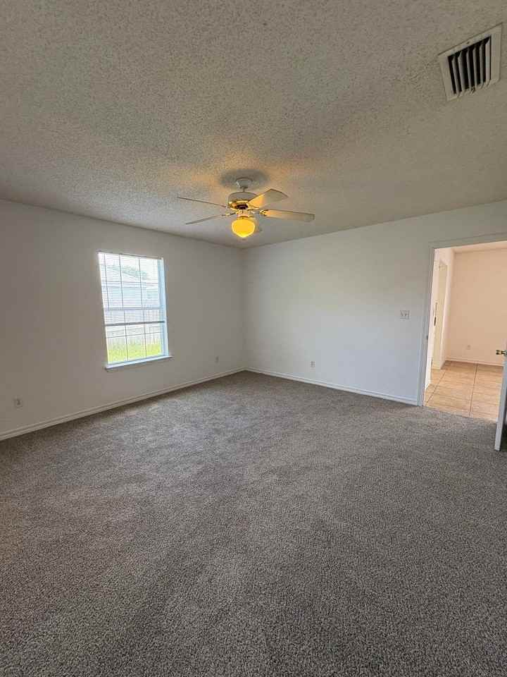 953 Southern Oaks Ct - Photo 7 of 18