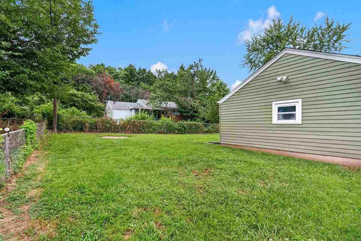 10328 Dudley Dr - Photo 4 of 38
