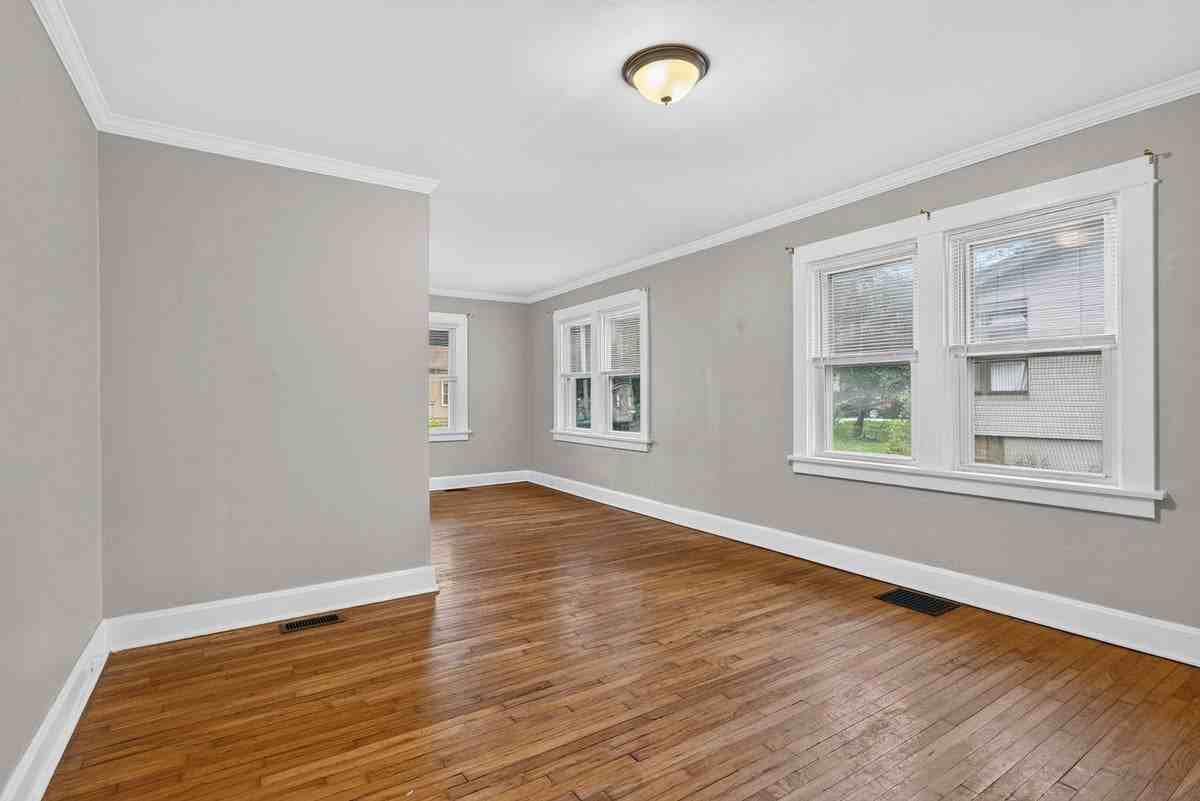 9006 Baroda Ave - Photo 2 of 40