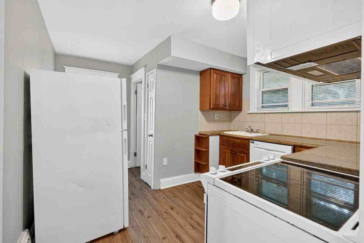 9006 Baroda Ave - Photo 3 of 40