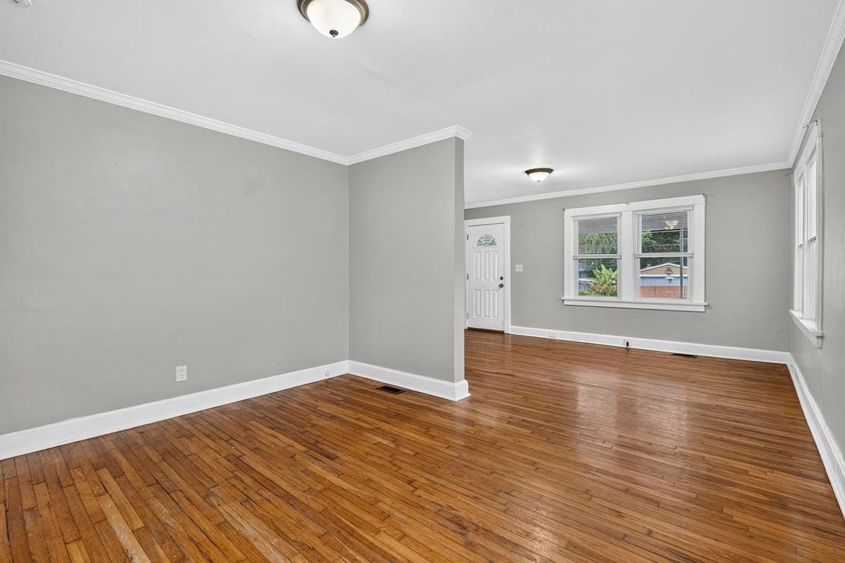 9006 Baroda Ave - Photo 5 of 40