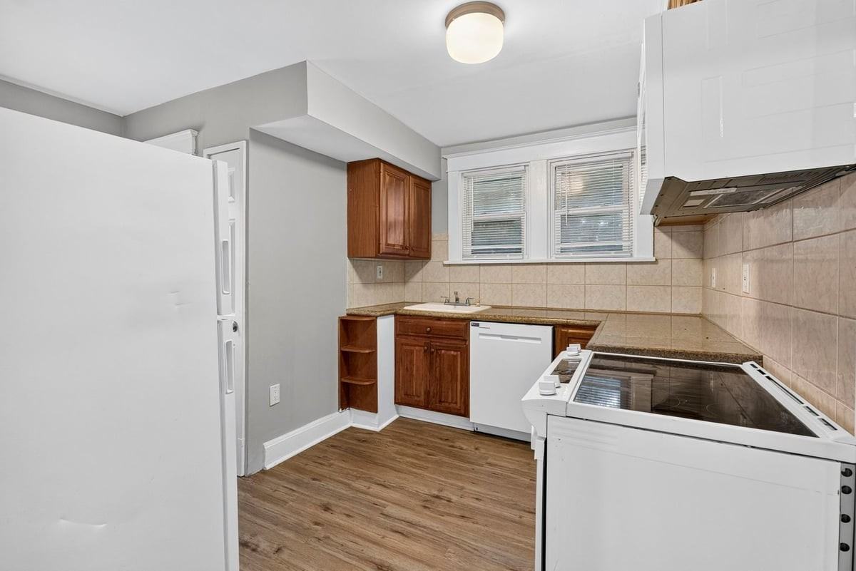 9006 Baroda Ave - Photo 6 of 40