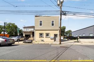 featured image of 534 Roosevelt Ave #3