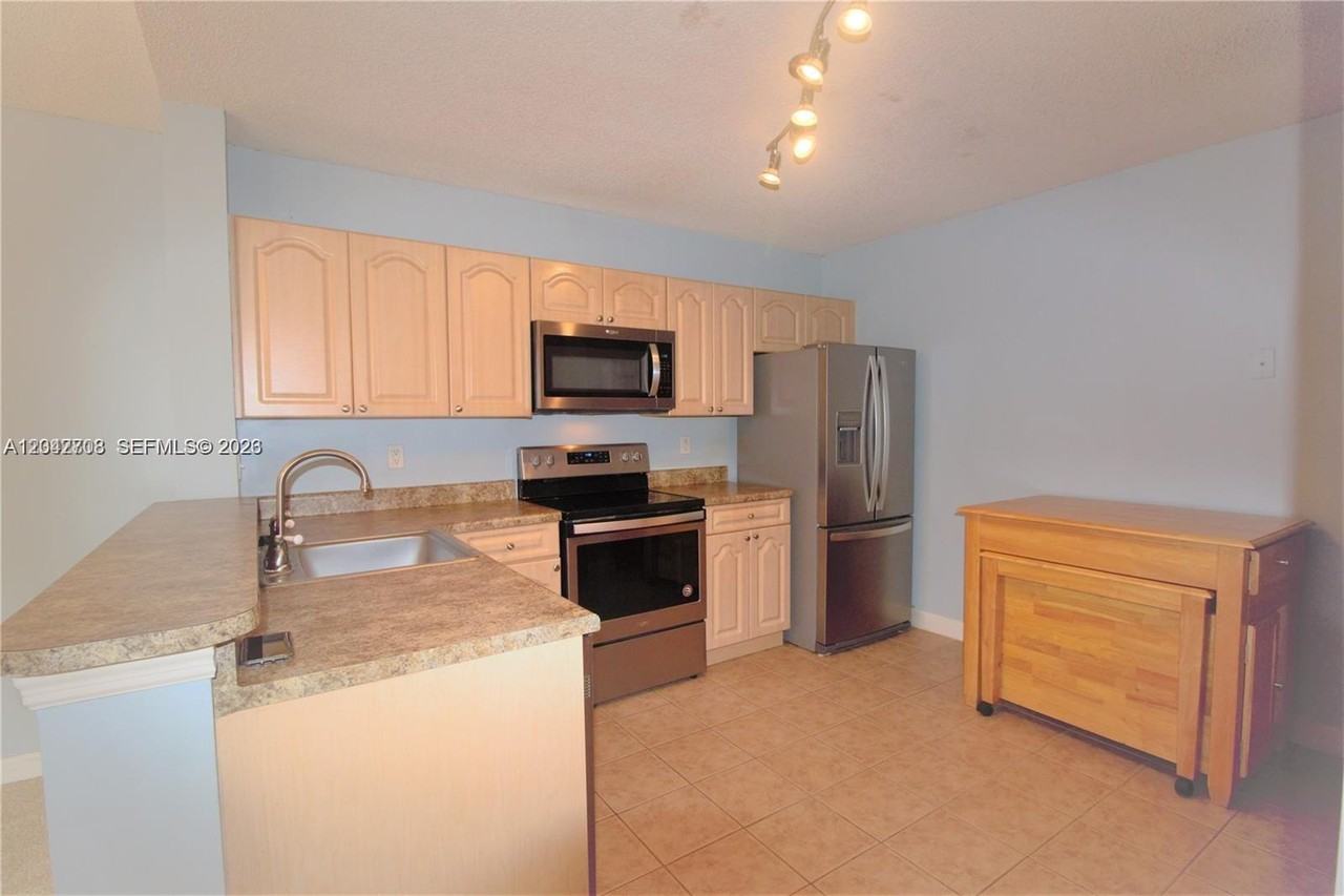 5641 Riverside Dr #303B1 - Photo 2 of 8