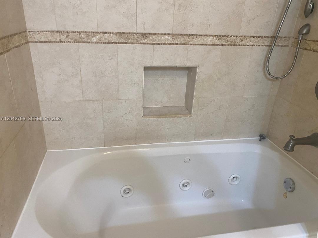 5641 Riverside Dr #303B1 - Photo 7 of 8