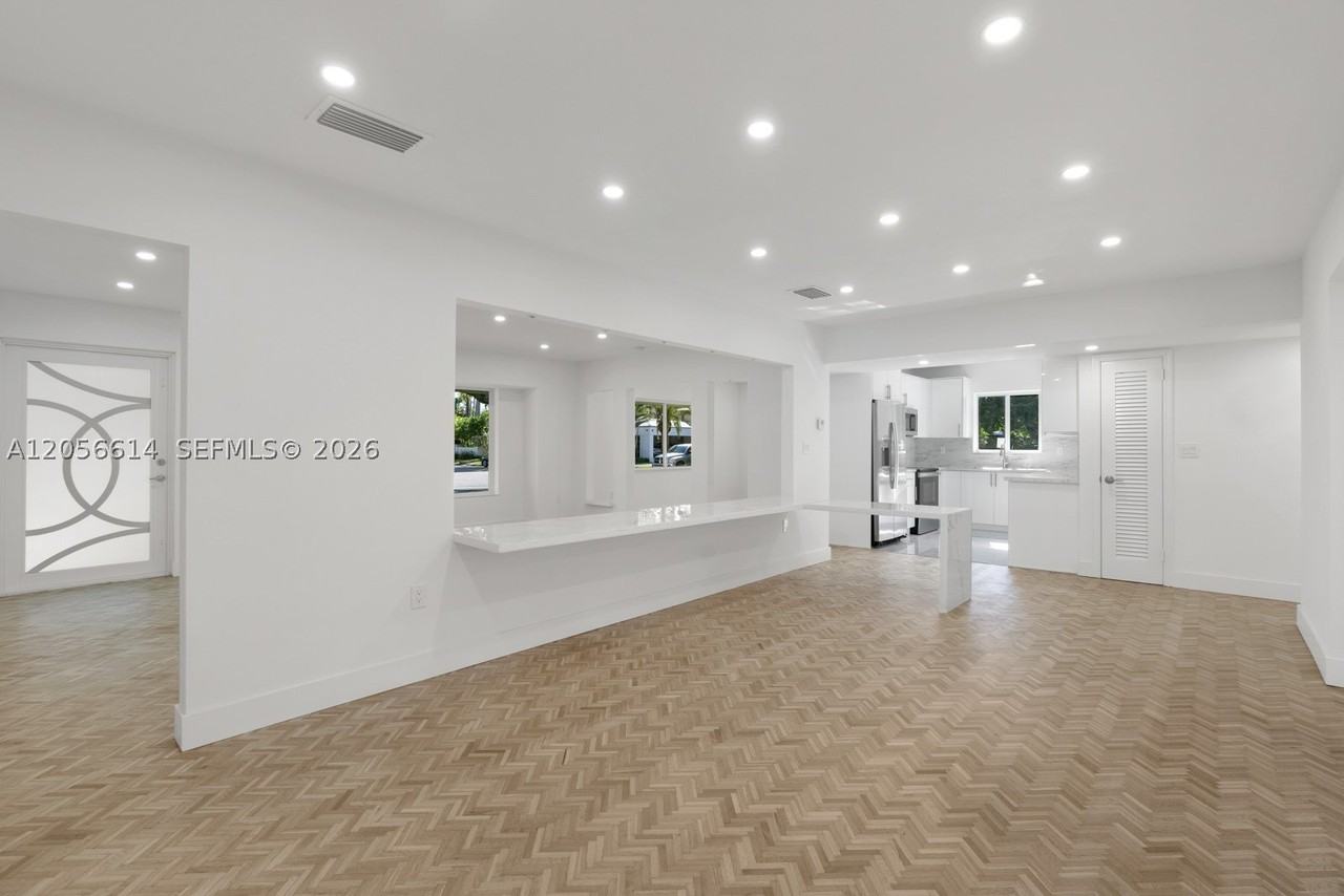 2500 Sunset Dr - Photo 3 of 39