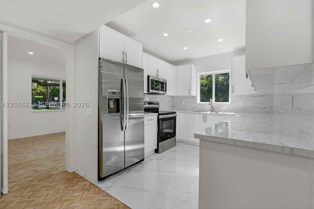 2500 Sunset Dr - Photo 4 of 39