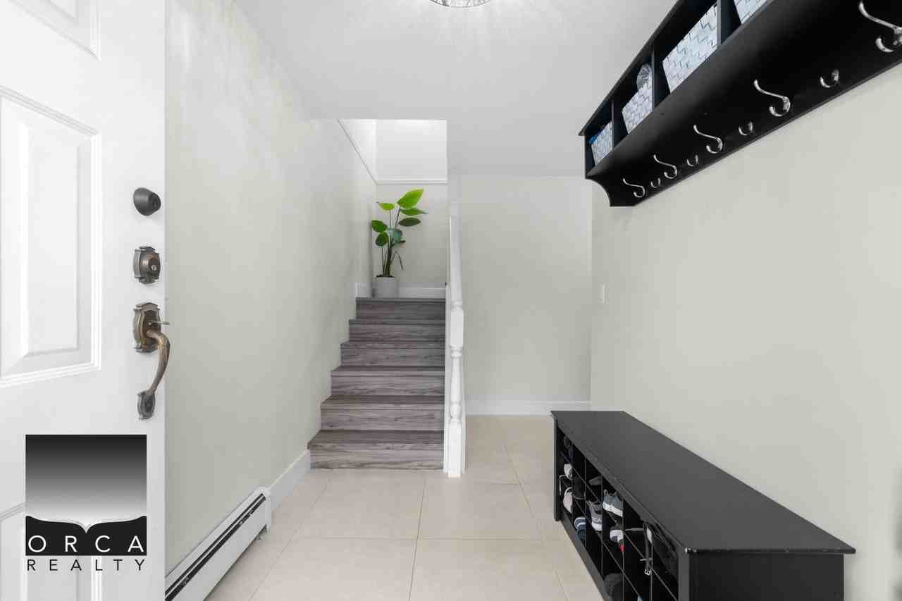 1403 Frederick Road, North Vancouver - Photo 2 of 27