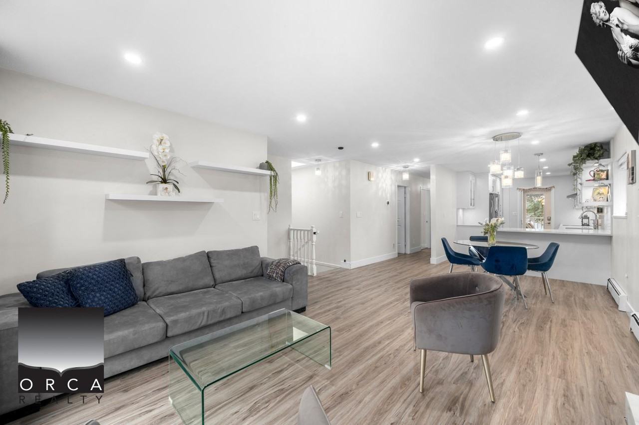 1403 Frederick Road, North Vancouver - Photo 4 of 27