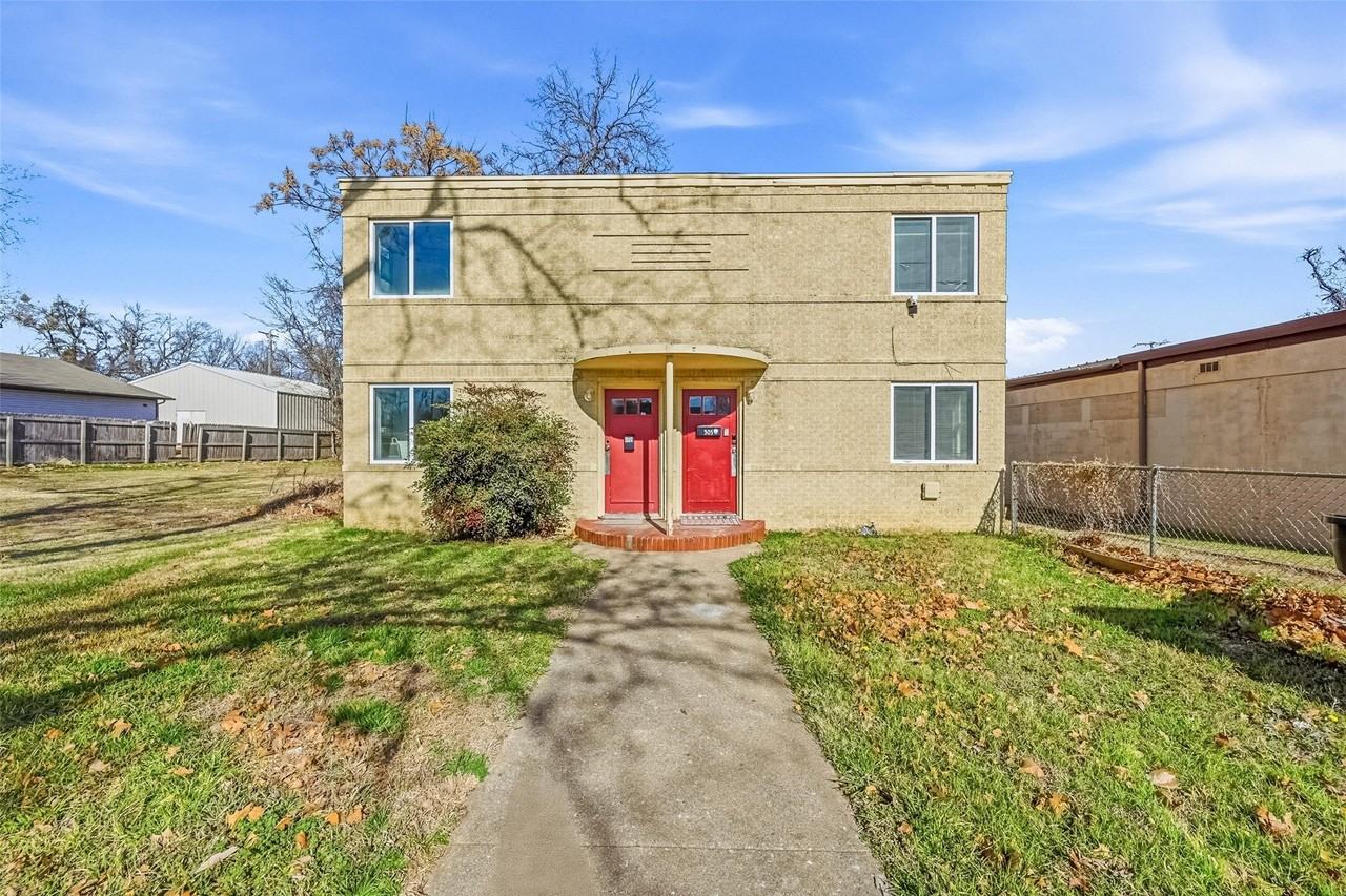 305 W Morton St - Photo 2 of 33