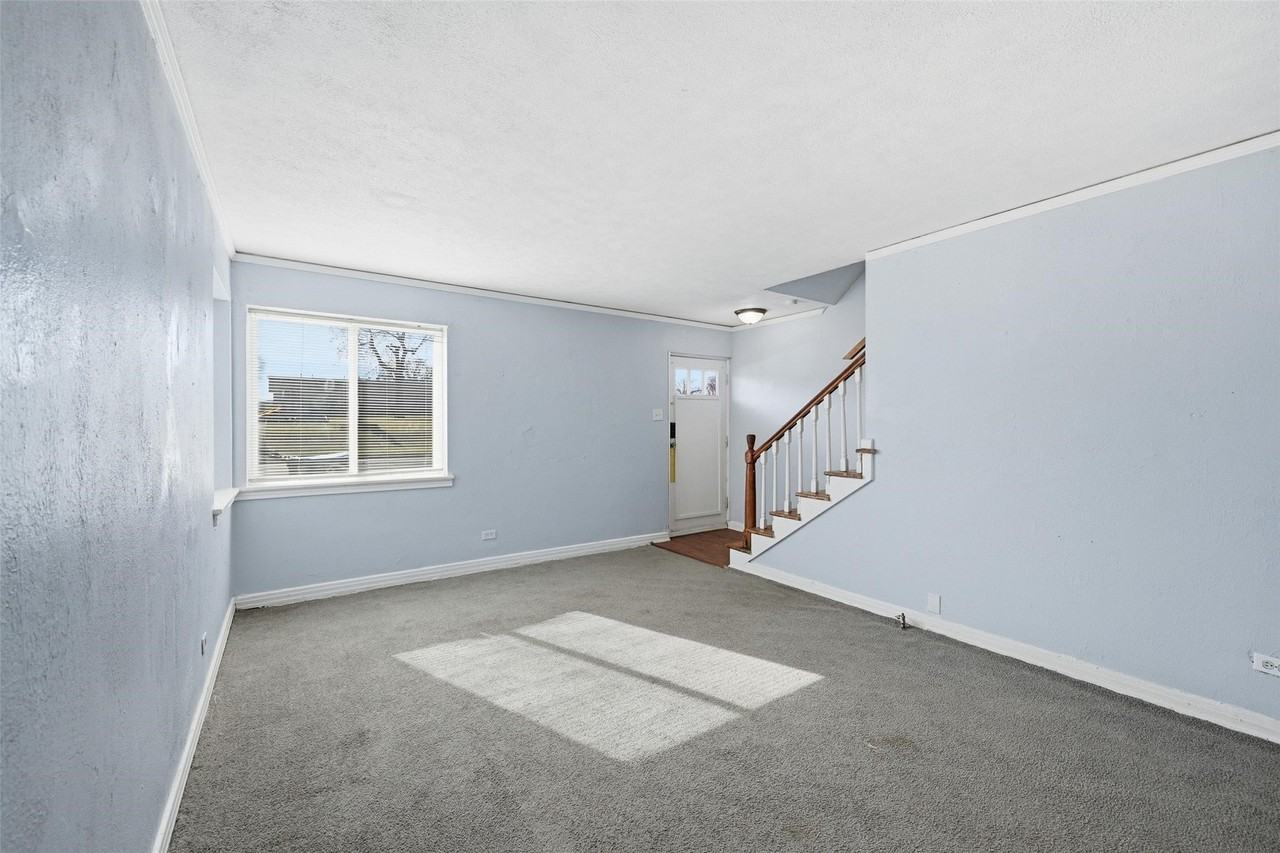 305 W Morton St - Photo 4 of 33